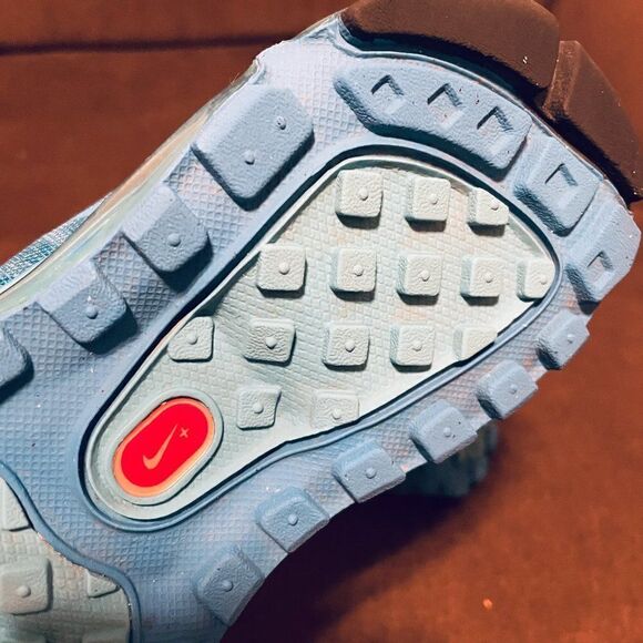 Mint Condition NIKE Air Max 2011 + Teal Blue with mixed blue bottom soles 7 US - Picture 8 of 9